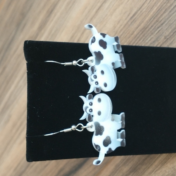 Plastic cow , cow print earrings - Picture 1 of 5